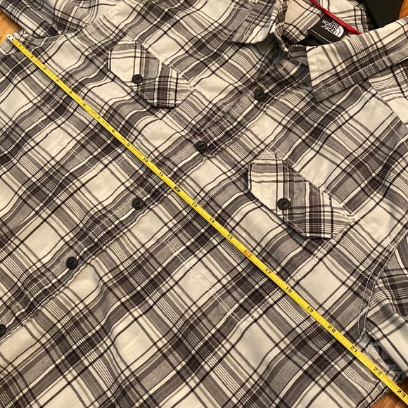 The North Face Short Sleeve - Picture 5 of 13